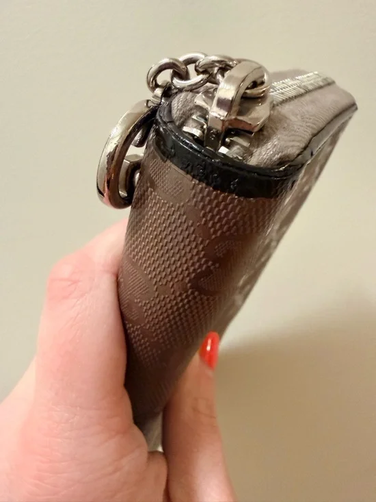 *Authentic* Gucci - Monogram Zippy Wallet - Picture 7 of 15